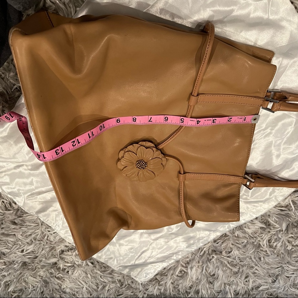 Classiques Entier Solid Handbag With Large Flower - image 5